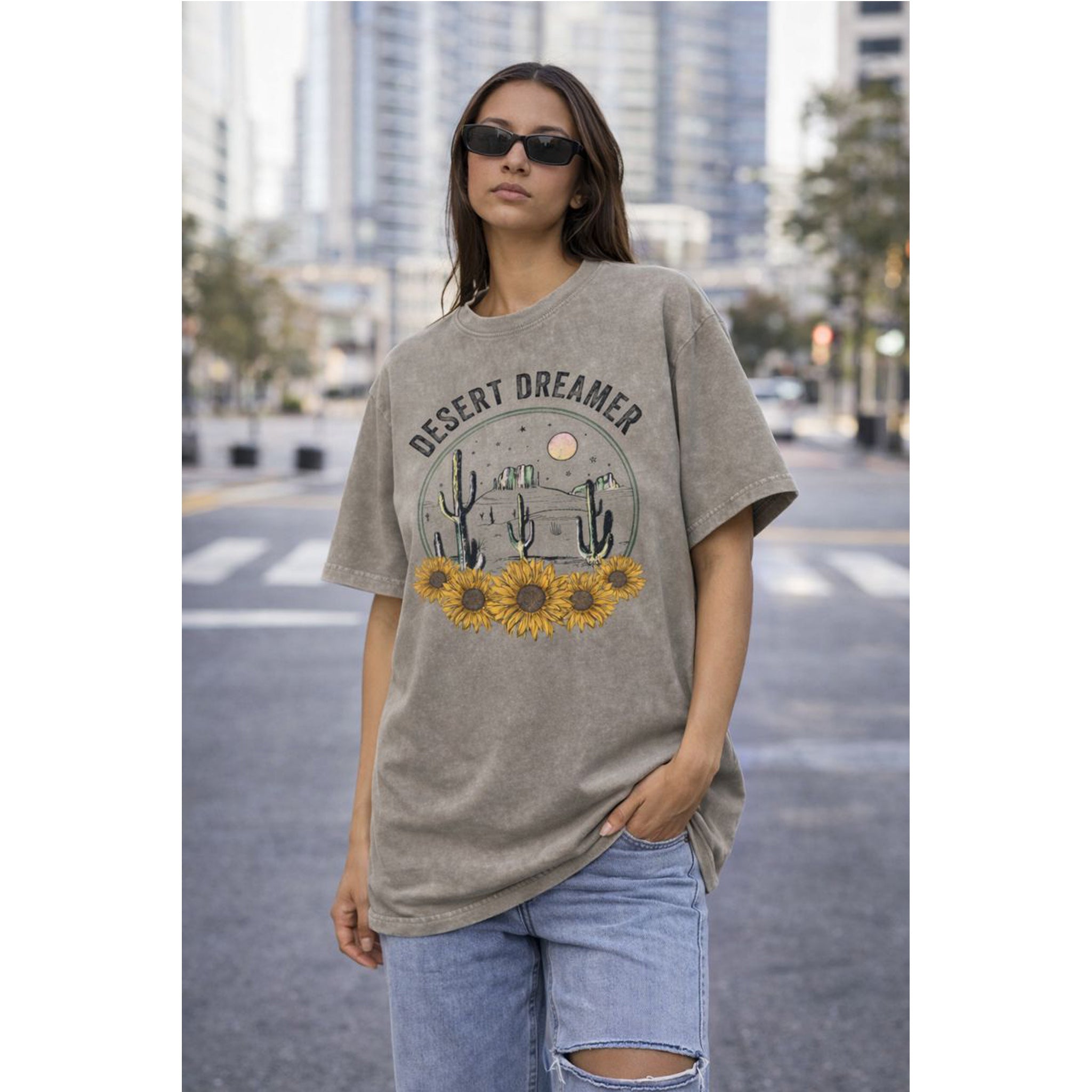 Desert Dreamer Acid Wash T-Shirt – Sonnenblumen- und Kaktusmotiv