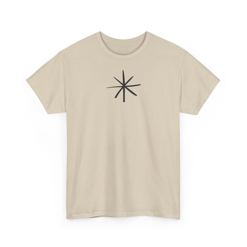 Minimalistisches T-Shirt mit Sternenmuster – Kleines Design in der Mitte der Brust