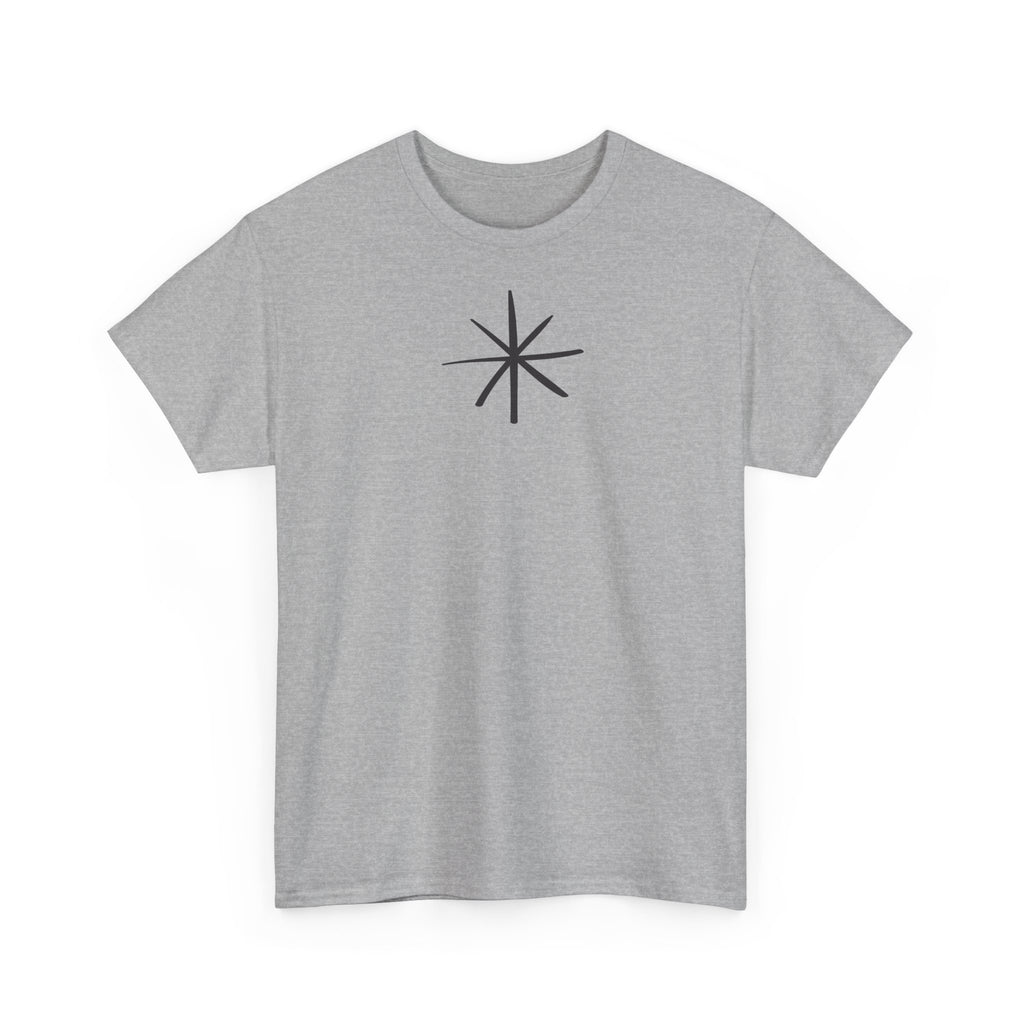 Minimalistisches T-Shirt mit Sternenmuster – Kleines Design in der Mitte der Brust
